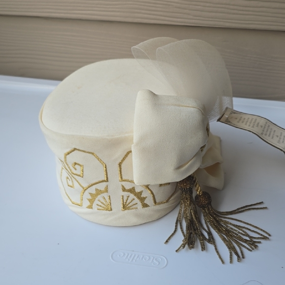 JCPenney Cream and Gold Accent Box - Picture 1 of 4